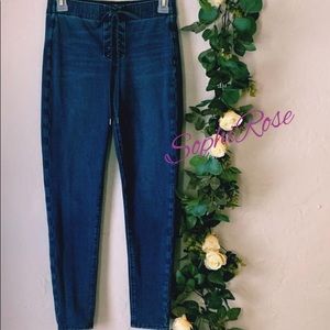 American Eagle Long Lace Up Hi-Rise Jegging Jeans. Size 4